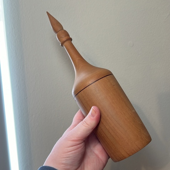 VTG Tiki Wooden Pyrography Folk Art Decanter with 6 Stem Cups and Serving Tray - Picture 9 of 12